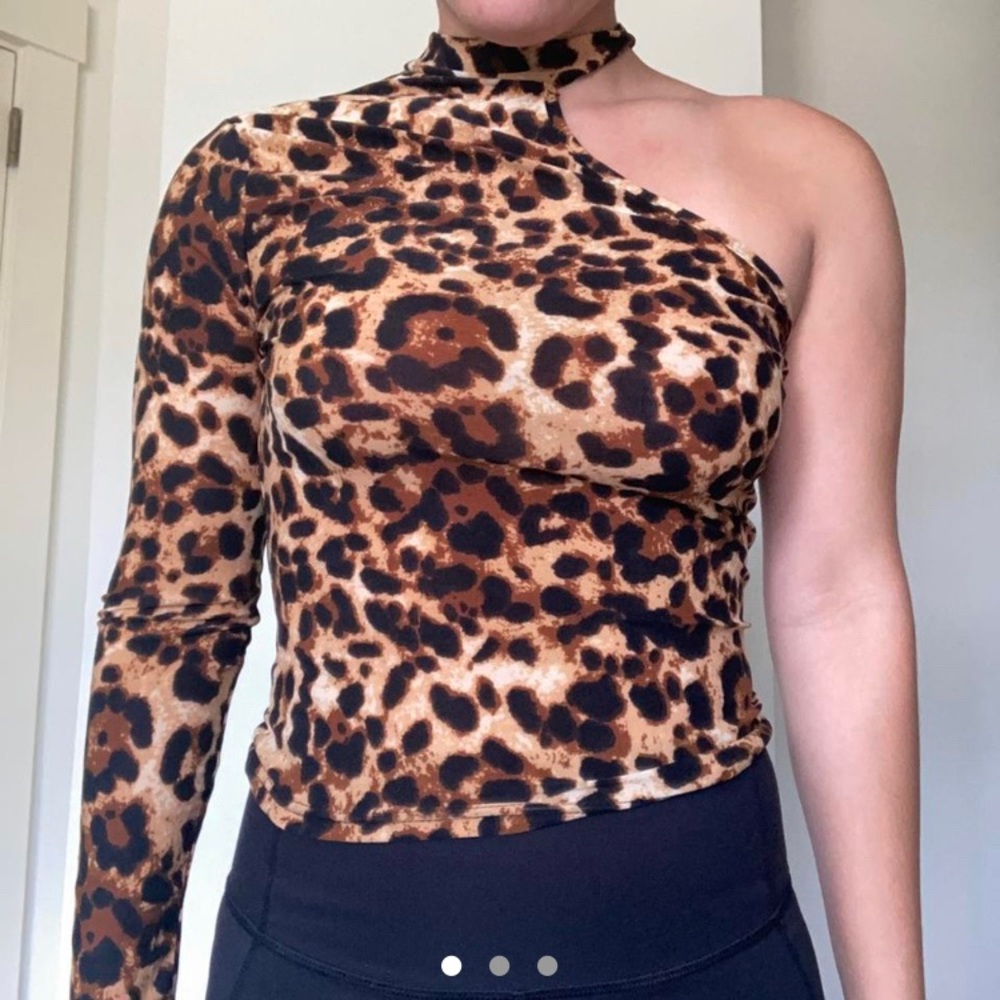 One-sleeve mock neck cheetah print top shein